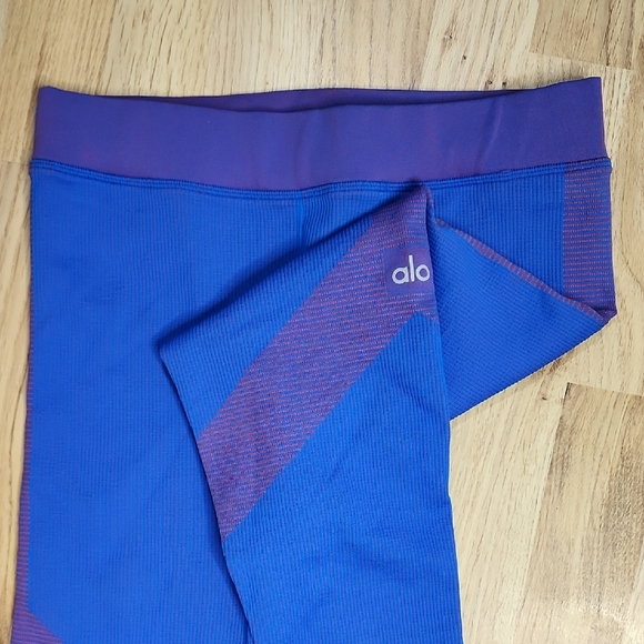 ALO Yoga Pants - Alo Yoga Blue and Pink yoga Leggings